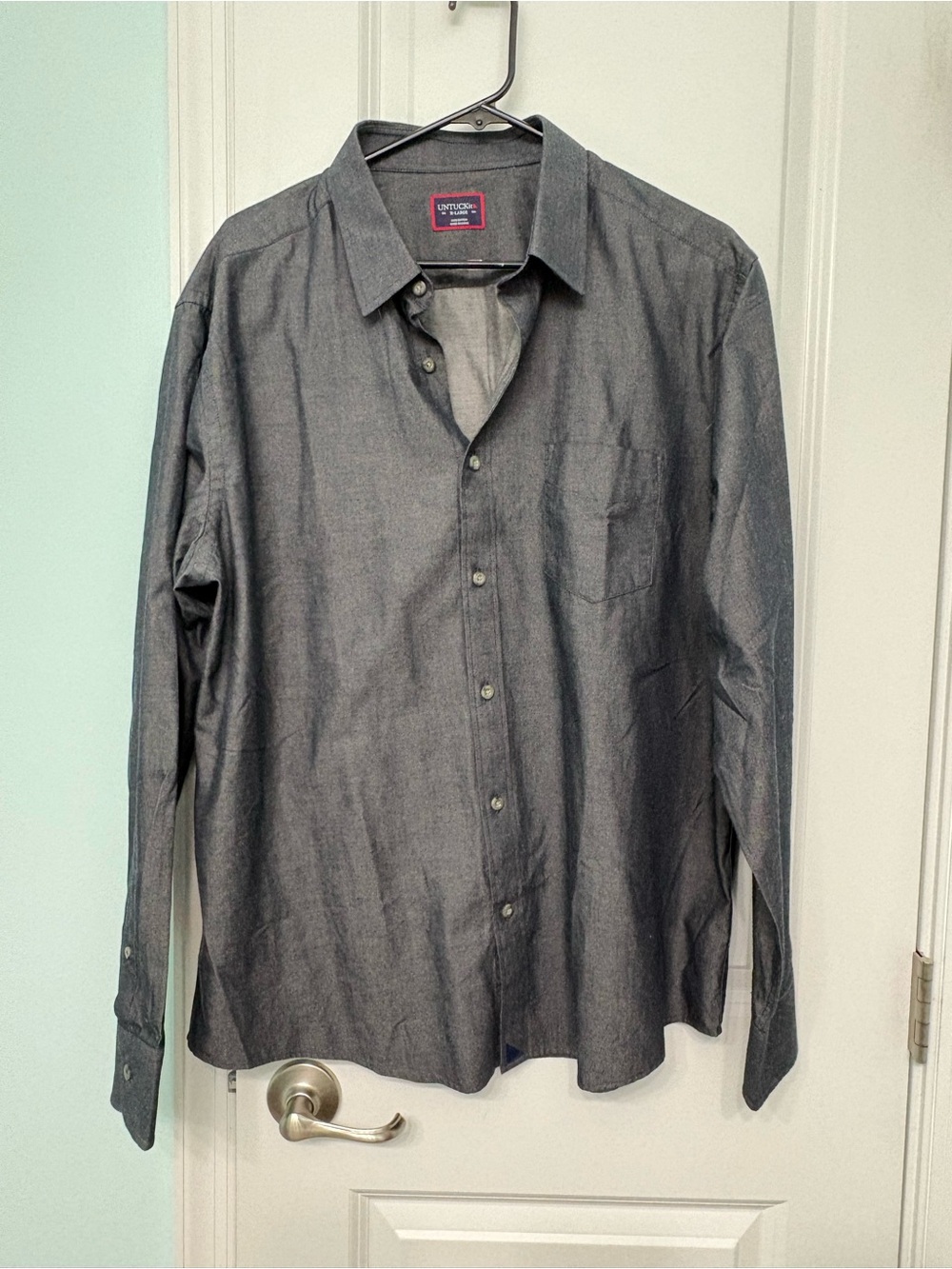 Untuckit Men's Long-Sleeve Button-Up Shirt in Charcoal